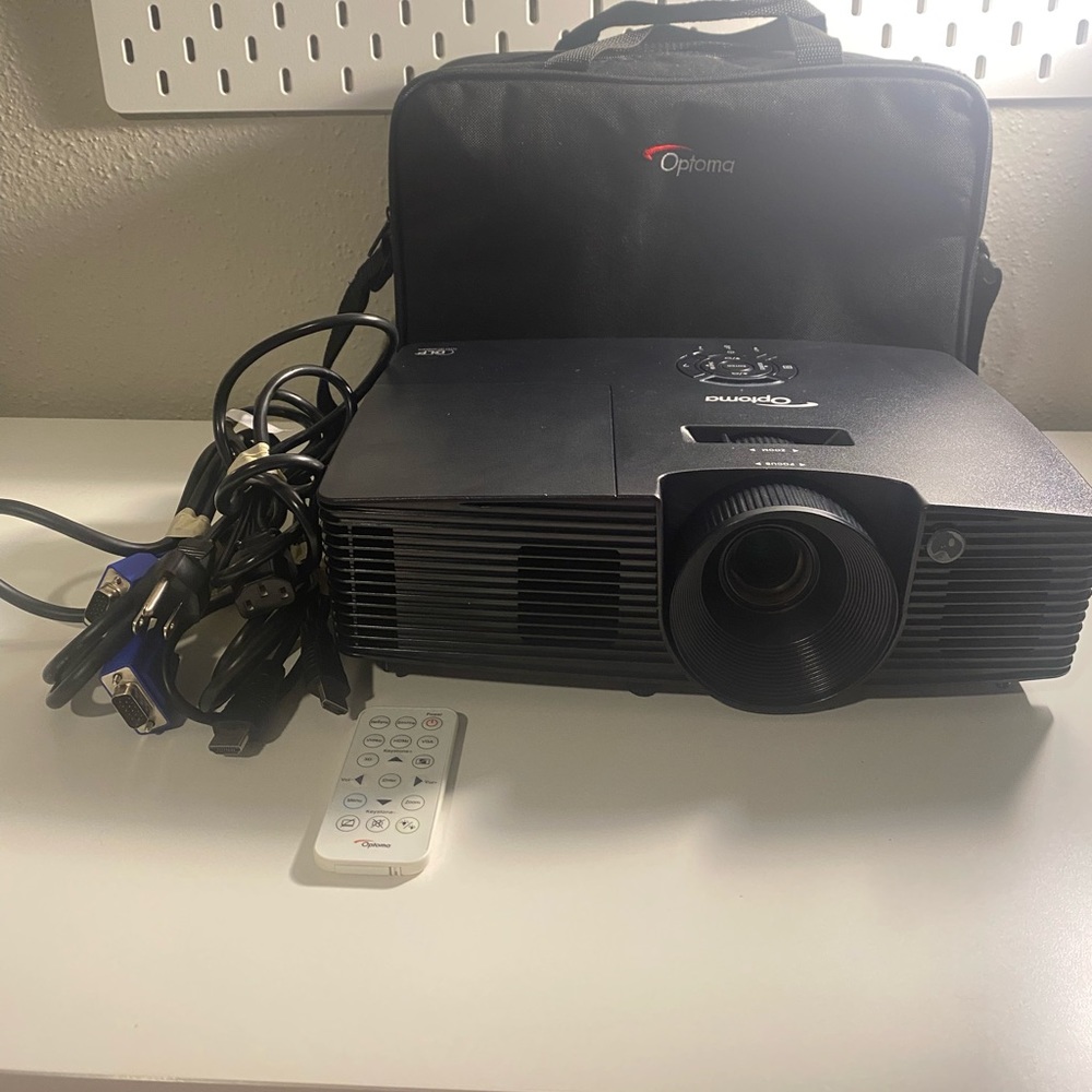Optoma X316 (DAEXSGL) Full 3D XGA 3200 lumen DLP Projector & Case Only 12 Hours
